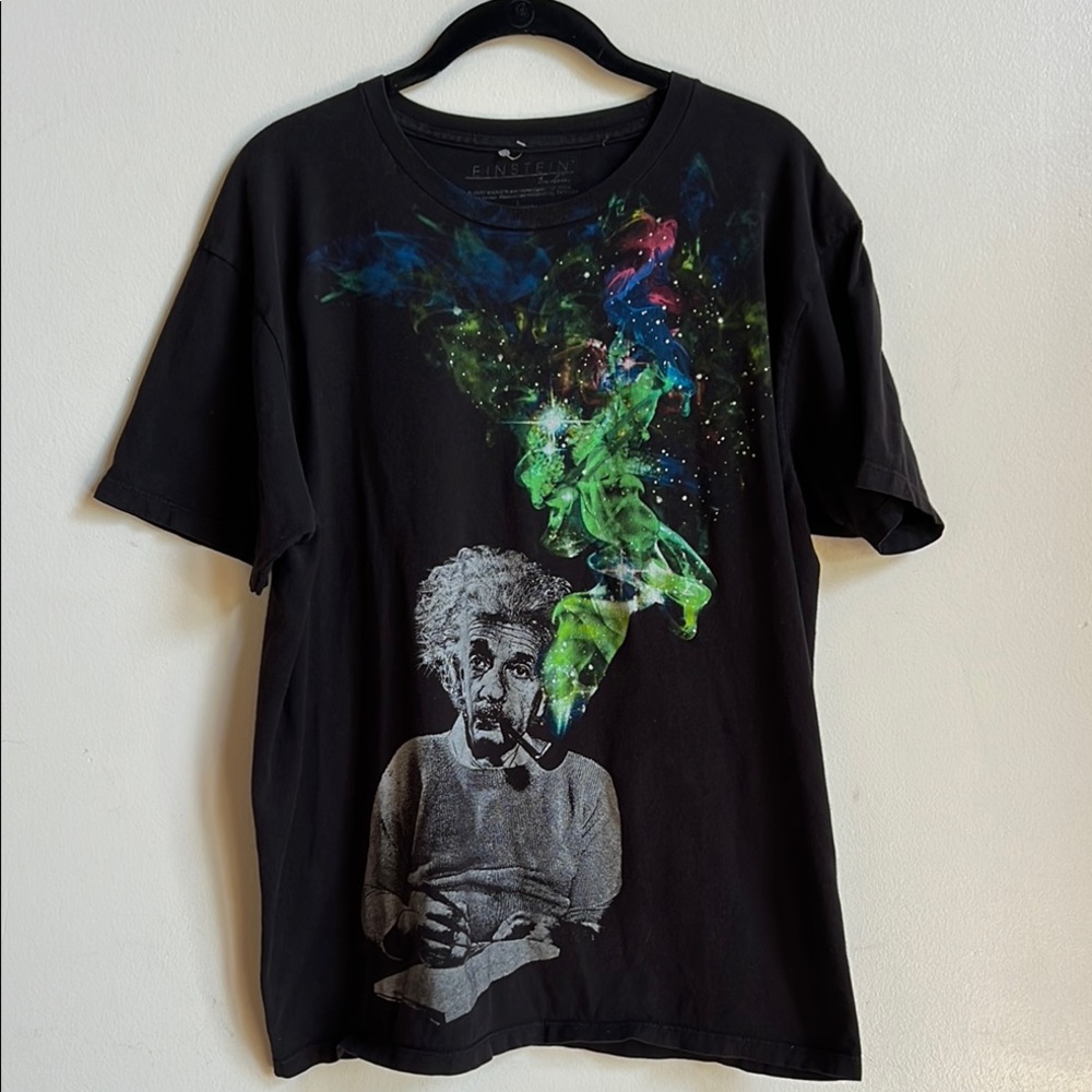 Einstein Fifth Sun Black and Green Artistic Short Sleeve Tee